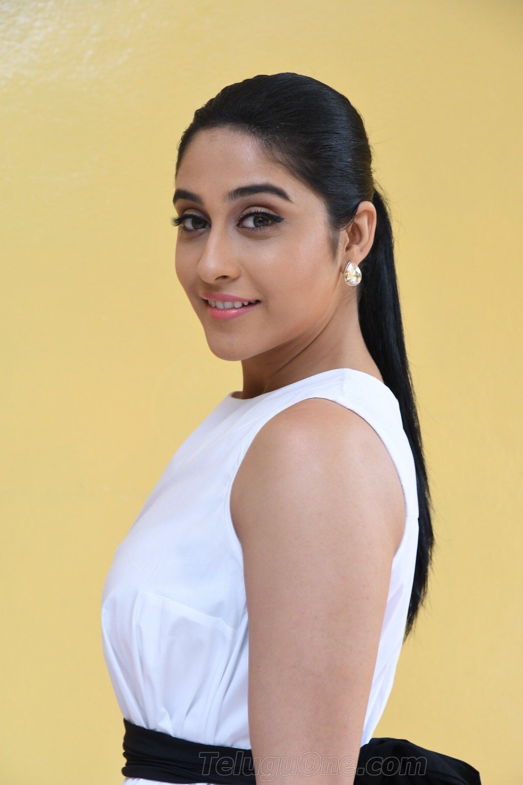 Regina_Cassandra_Wet_Dress_Photos6.jpg