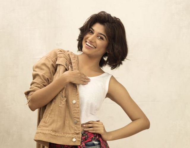 Actress Oviya Photoshoot