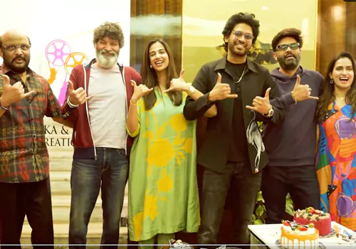 ‘అనగనగా ఒకరాజు’ గెలిచాడు.. మాటల మాంత్రికుడి కితాబు!