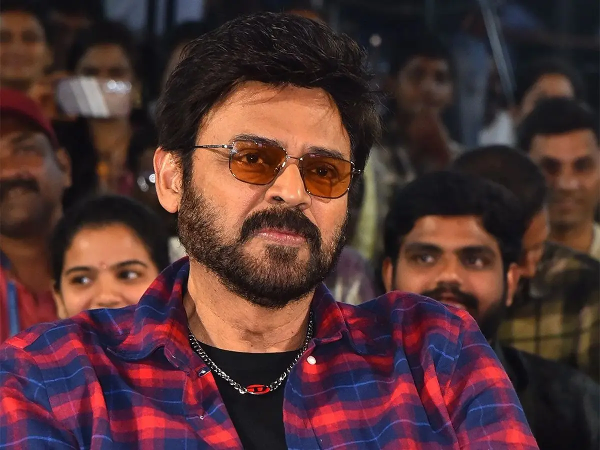 Venkatesh: మెట్రో స్టేషన్‌లో వెంకీ మామ రచ్చ రచ్చ!