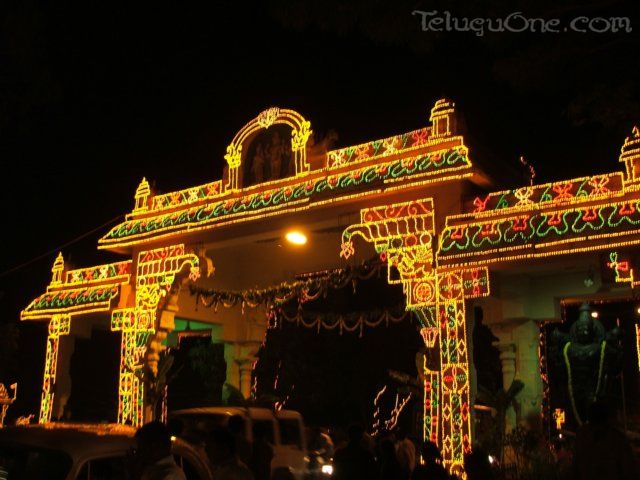 tirumalatemplenightview11.jpg