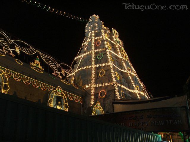 tirumalatemplenightview40.jpg