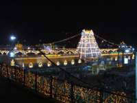 tirumalatemplenightview41_small.jpg