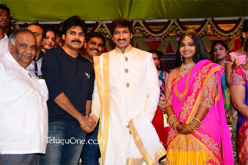 Gopichand Marriage Pics, Gopichand Marriage Photos, gopichand marriage with srikanth niece photos, Gopichand Resham Marriage Photos, Celebs at Gopichand Marriage