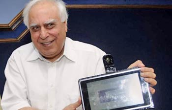 aakash tablet pc, low cost aakash tablet, aakash pc upgraded version, aakash-II upgraded version, hrd minister kapil sibal aakash pc, aakash tablet complaints