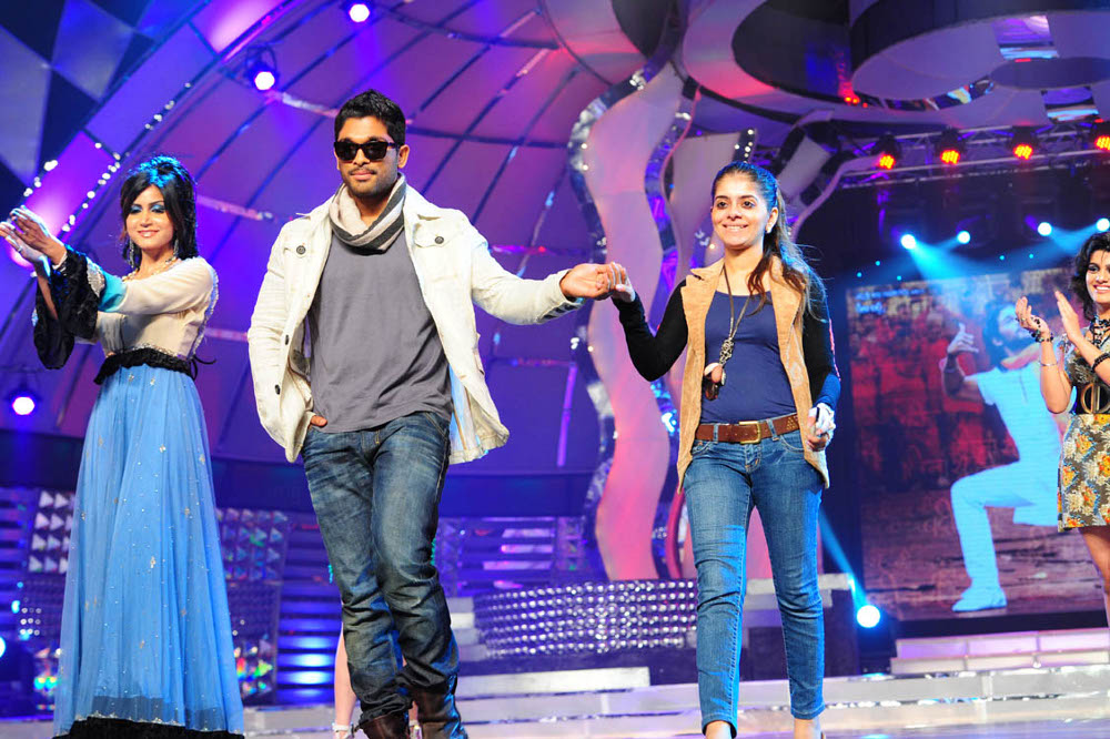 Allu Arjun Ramp walk, Allu Arjun CineMAA Awards, Allu Arjun 2011 Cinemaa awards, CineMAA Awards