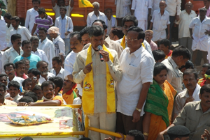 Vastunnaa Meekosam Padayatra, TDP President, Chandrababu Naidu, Powerful Speeches, Promises, Political Analysts Opinion, Cancellation of Farming Loans, 9 Hours Power Supply to Agriculture, Closure of Belt Shops