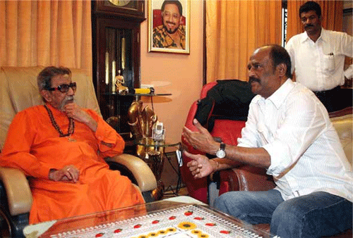 bal thackeray news, bal thackeray homage, Bal Thackeray Last Rites, Bal thackeray last journey, bal thackeray bollywood, bal thackeray rajinikanth, bal thackeray amitab bachchan