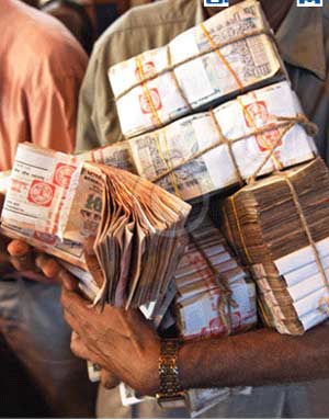 7 Cr Cash Seized hyderabad, 7 Cr Cash found in auto, 7 Cr Cash auto,  7 Cr Cash Seized From Auto