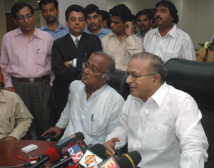 Dharna'a In all Departments, Middle-Class People, State Gas Distribution Dealers, Central Petroleum Department, S.Jaipal Reddy, Meeting on 4th or 5th, Strike Called off,