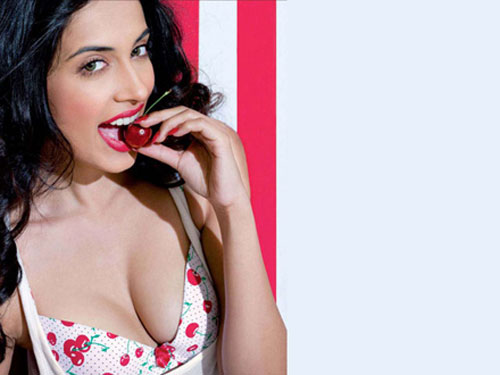  Huma Qureshi FHM ,Huma Qureshi FHM Magazine,Huma Qureshi FHM  India ,,Huma Qureshi Hot Photos,Huma Qureshi Nude Photos