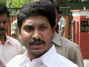 jagan mohan reddy, ysr congress president jagan mohan reddy, kadapa mp jagan mohan reddy, jagan dharna pulivendula ps, jagan sit in pulivendula ps, jagan pulivendula police station 