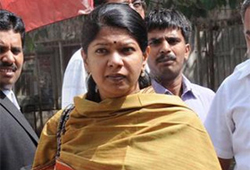 kanimozhi bail , kanimozhi bail in supreme court, supreme court adjourns kanimozhi bail petition, sc adjourns kanimozhi bail plea, kanimozhi bail heaing supreme court, kanimozhi sarad kumar bail