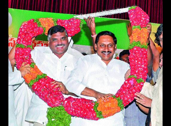 kiran botsa differences, kiran botcha war, ap liquor mafia botsa, acb raids liquor shops vizianagaram, pcc chief liquor mafia, kiran botsa to delhi, congress high command kiran botsa, kiran botsa gulam nabi azad