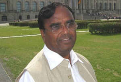 ponnala laxmaiah sathya sai central trust, sathya sai trust ponnala laxmaiah, sathya sai sai trust govt control, endowments minister sathya sai trust, sathya sai trust endowments act, sathya sai trust report