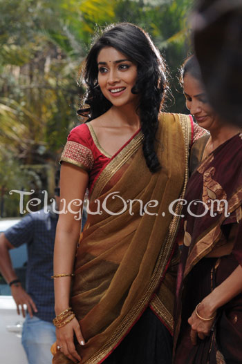 Life is beautiful stills, Shriya saran stills, Shriya life is beautiful stills, Amala akkineni stills, amala akkineni life is beautiful stills