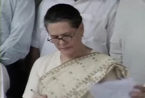 sonia gandhi health, sonia gandhi return from us, sonia gandhi us hospital, sonia gandhi surgery, sonia gandhi health condition, sonia back in delhi, sonia gandhi returns