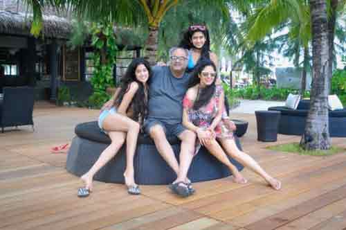 Sridevi sizzling hot in Bikini!, Sridevi hot in Bikini, Sridevi daughter Jhanvi Hot Photos, Sridevi Hot Bikini Photos