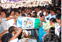 ysr congress party founder, jagan Mahaboob Basha, jagan mohan reddy, Akbar Mahaboob Basha, kadapa lok sabha seat, kadapa ceo bhanwarlal, kadapa nominations, kadapa by elections