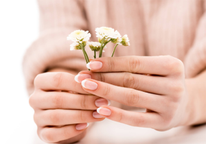 గోళ్లు అందంగా...పొడవుగా పెరగాలంటే ఈ టిప్స్ ఫాలో అవ్వండి!